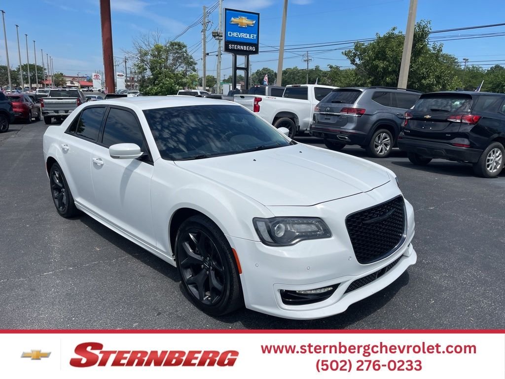 2022 Chrysler 300 Touring L's photo