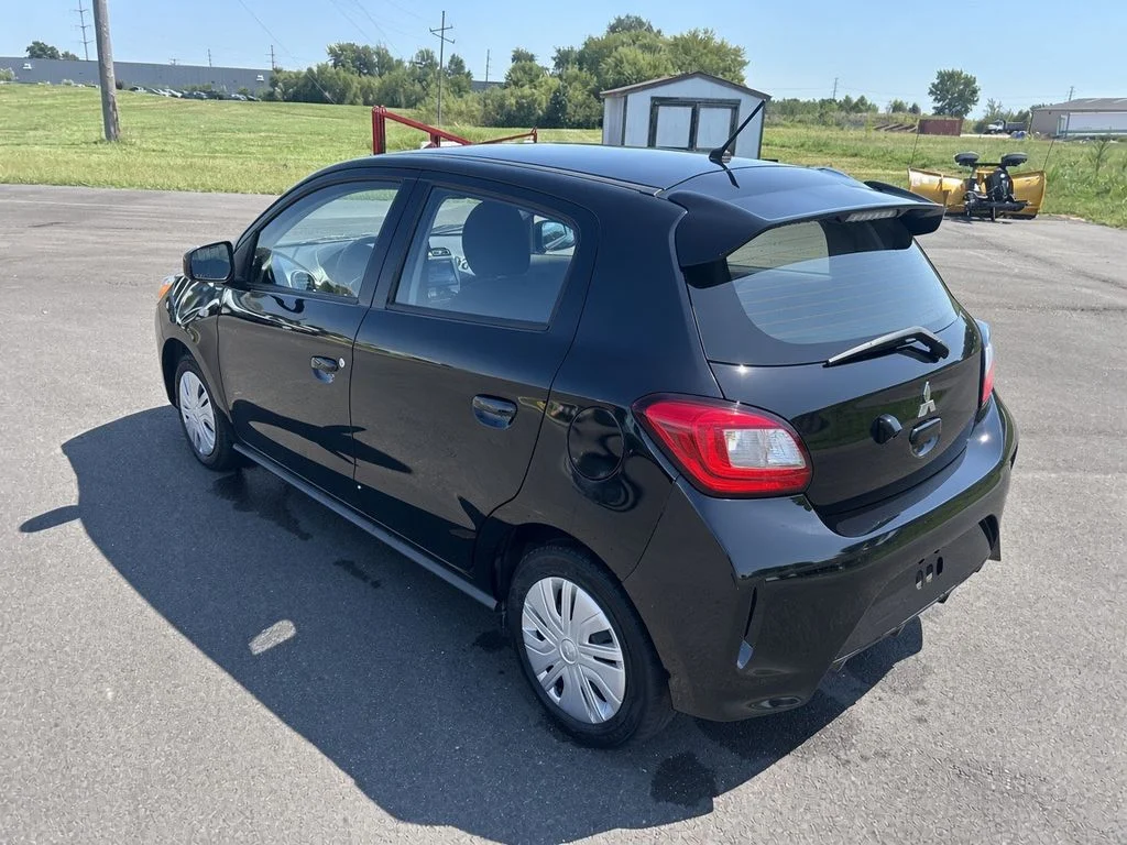 Used 2024  Mitsubishi  image 3