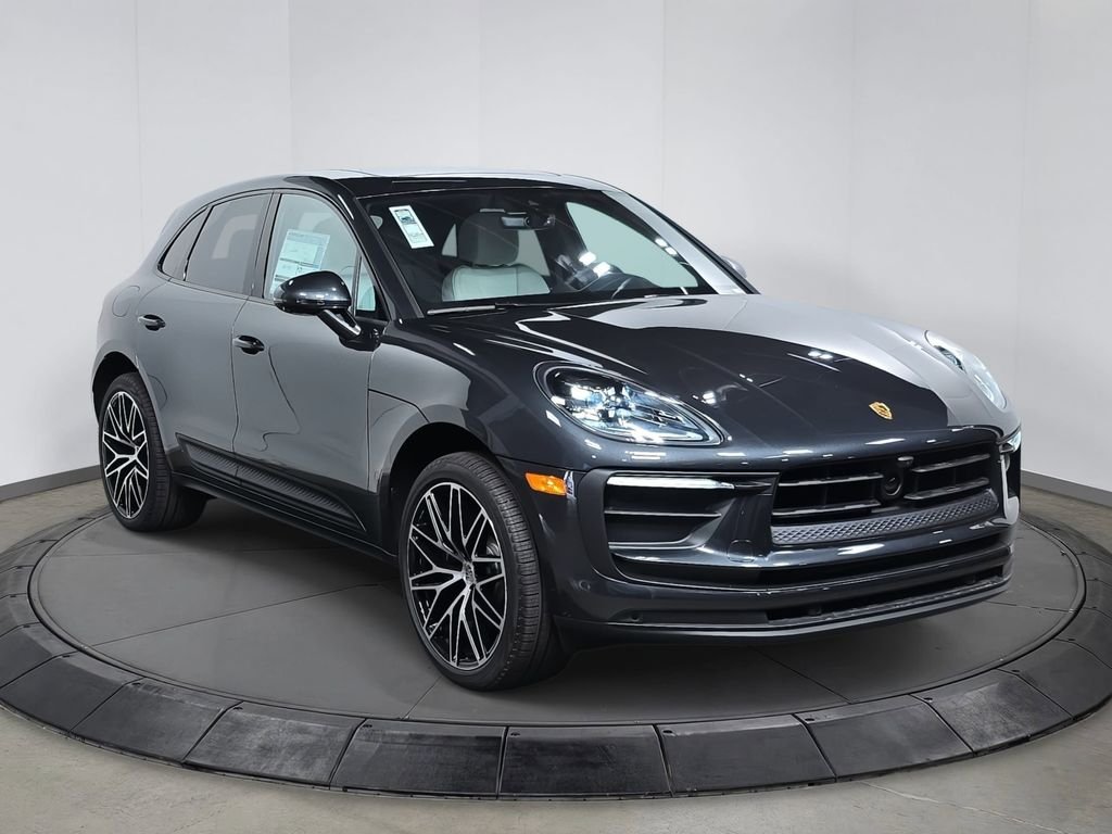 2026 Porsche Macan T - Photo 9