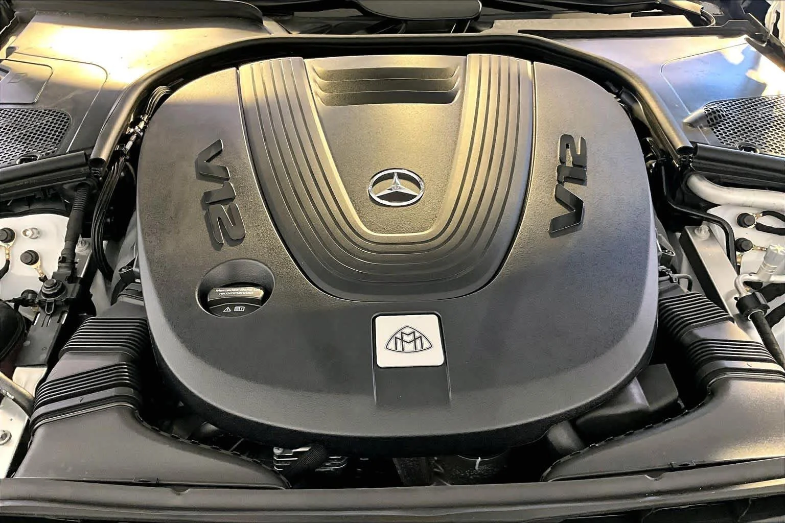 New 2026 MANUFAKTUR Moonlight White Metallic Mercedes-Benz Maybach S 680 image 14
