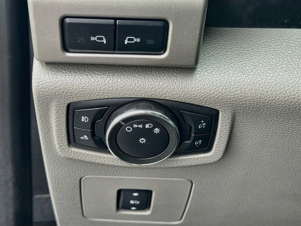 Used 2015  Ford XLT image 10