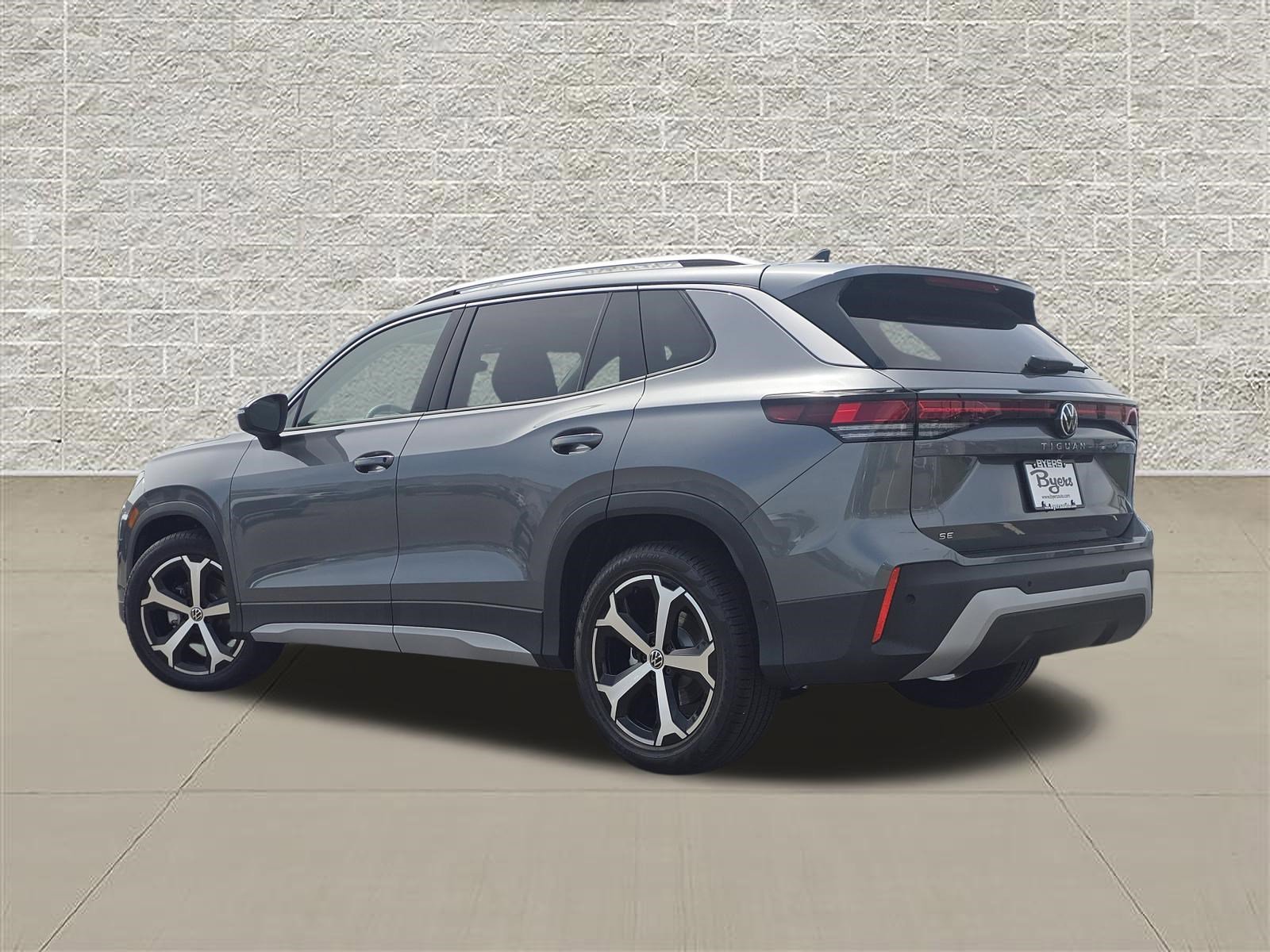 New 2026 Platinum Gray Metallic Volkswagen SE image 5