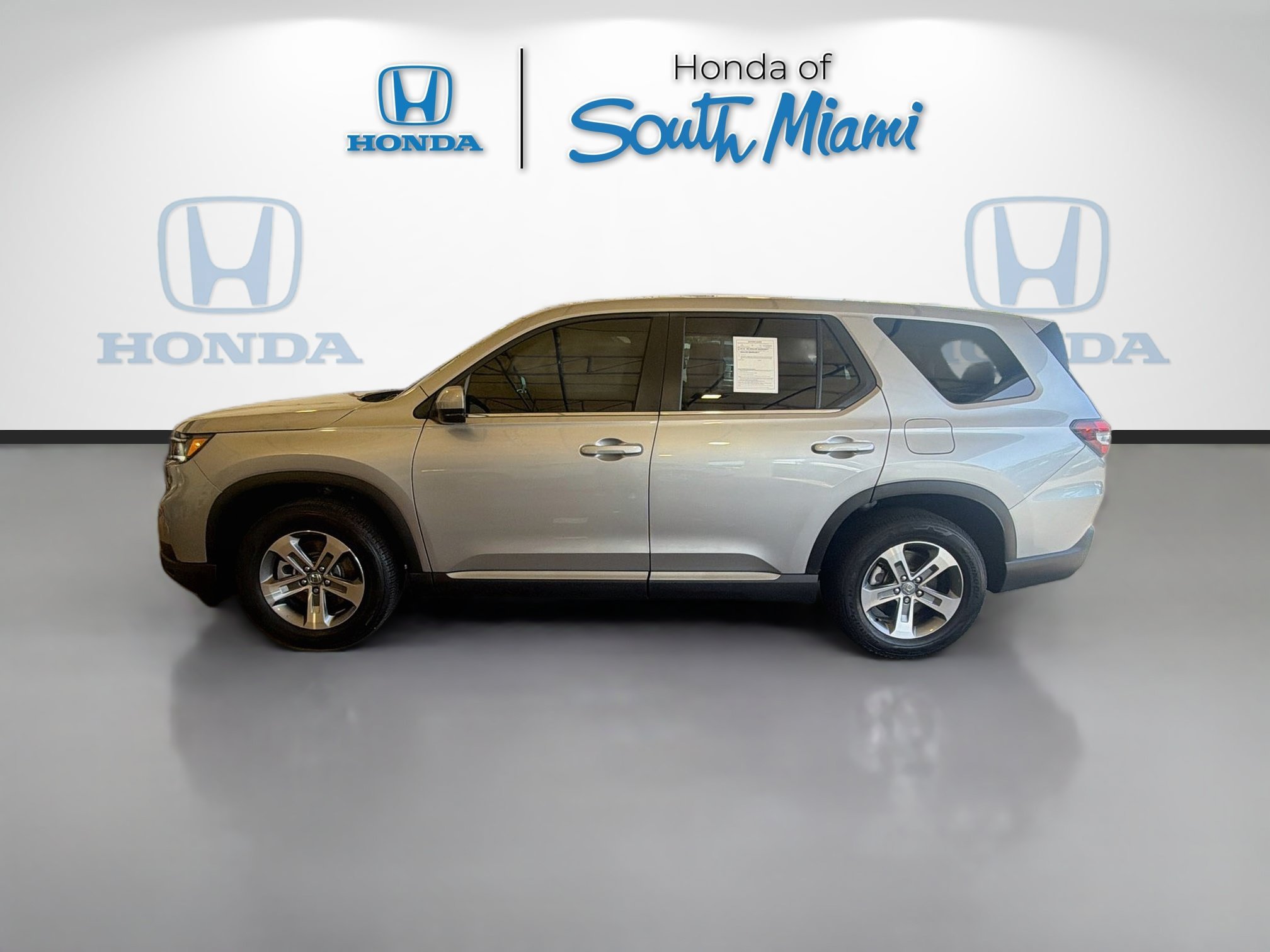 Certified Used 2025 Lunar Silver Metallic Honda 2WD EX-L image 4