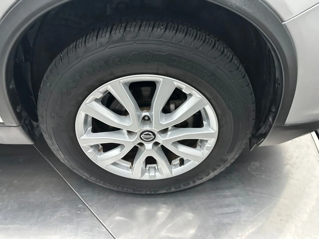 Used 2018 Silver Nissan SV image 9