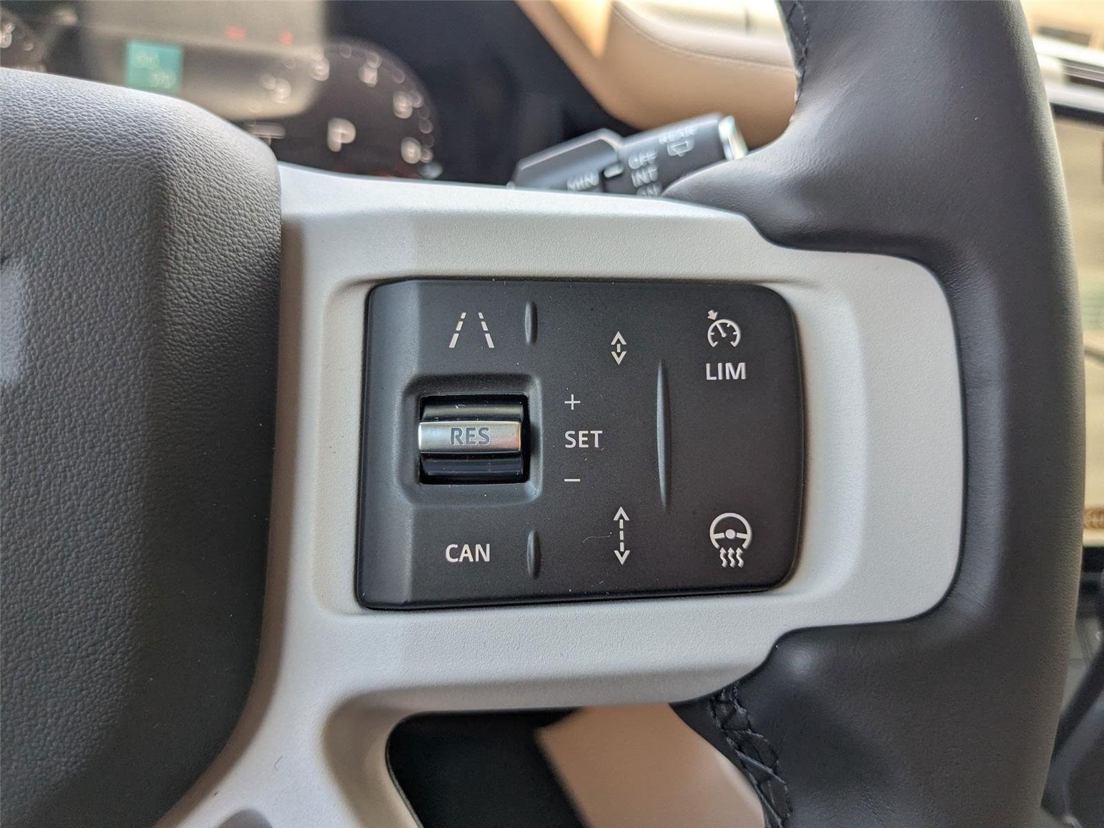 New 2026 Fuji White Land Rover X-Dynamic SE image 18