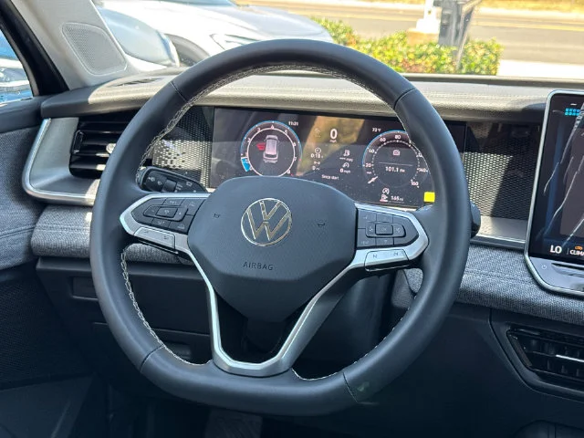 New 2026 Platinum Gray Metallic Volkswagen S image 30