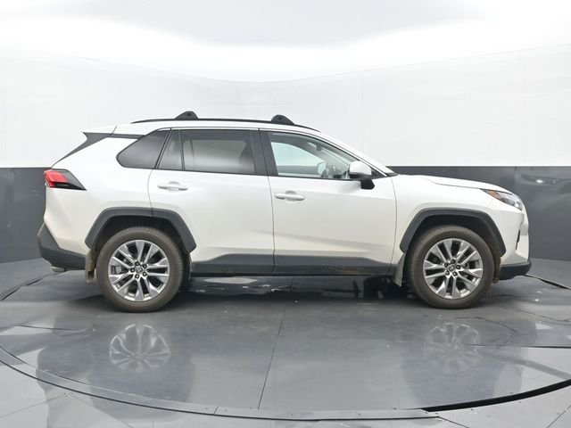 Used 2024 Wind Chill Pearl Toyota XLE Premium image 2
