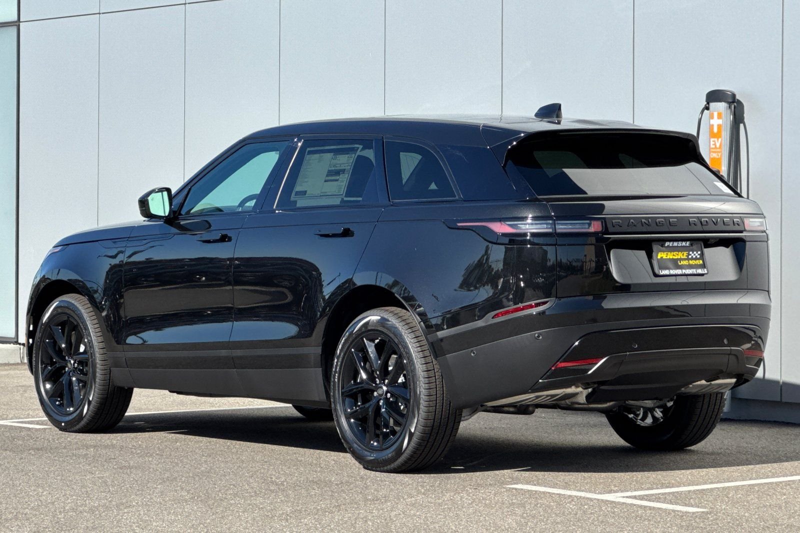 New 2026 Santorini Black Land Rover S image 3