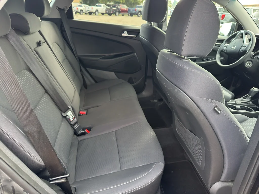 Used 2019 Black Noir Pearl Hyundai SE image 14