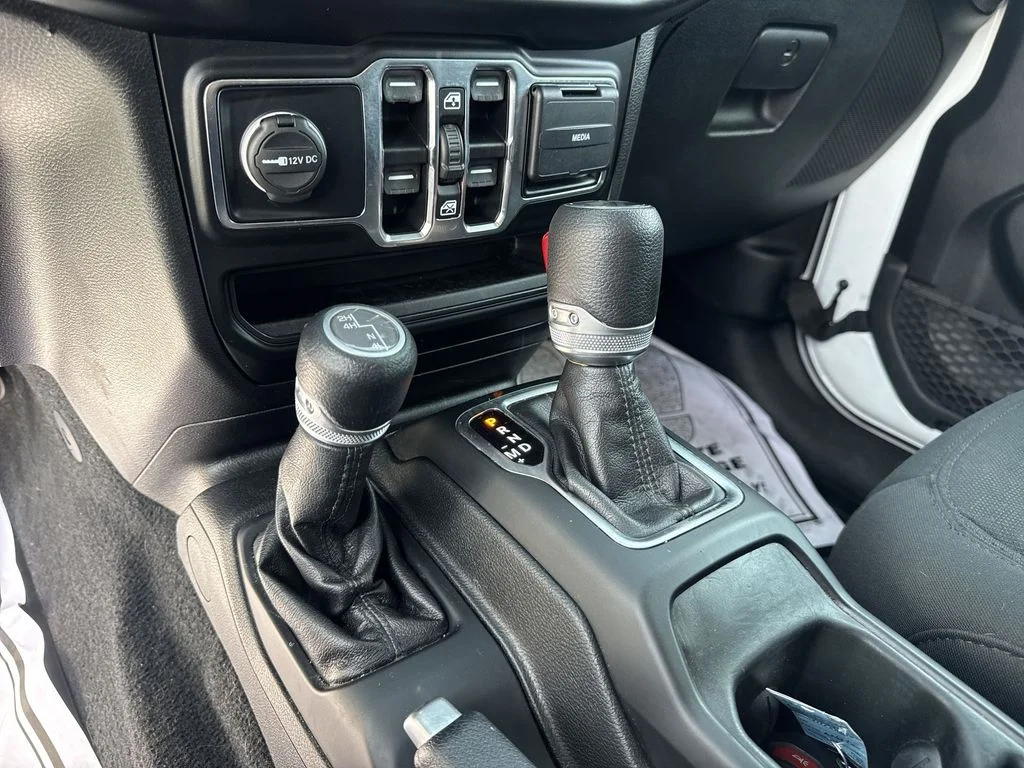 Used 2020 White Jeep Unlimited Sport Altitude image 19