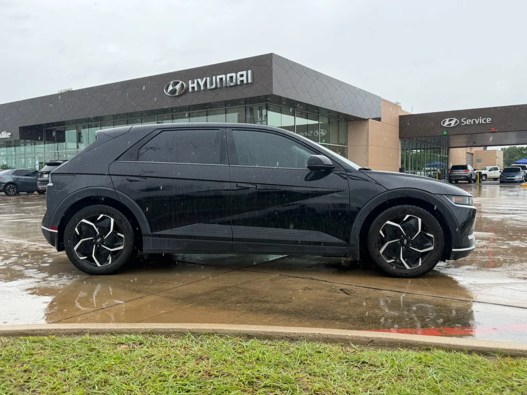 Used 2023 Abyss Black Hyundai SEL image 7