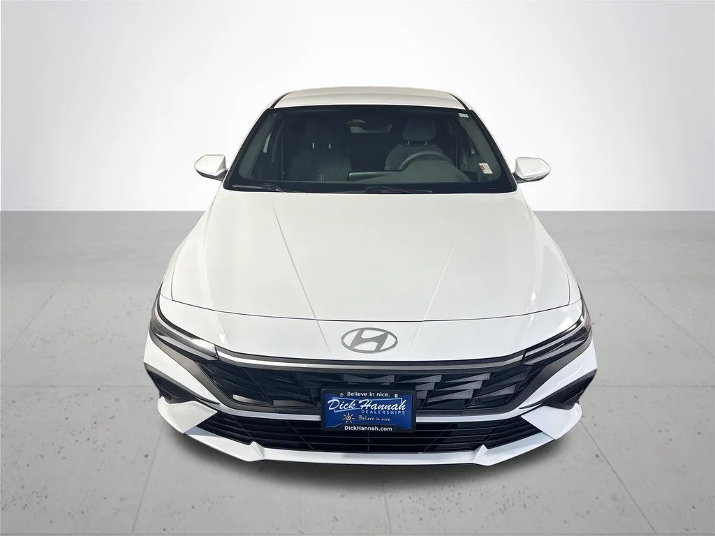 Used 2025 White Hyundai Blue image 3