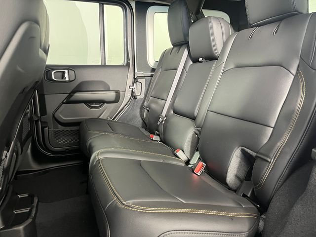 New 2026 Granite Crystal Metallic Clear-Coat Exterior Paint Jeep Sahara image 7