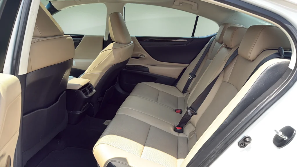 Certified Used 2020 White Lexus 300h image 15