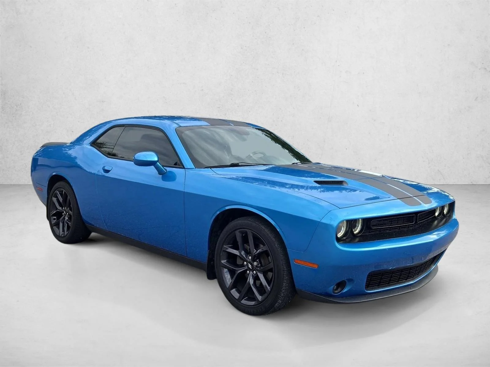 Used 2019 B5 Blue Pearlcoat Dodge SXT image 3