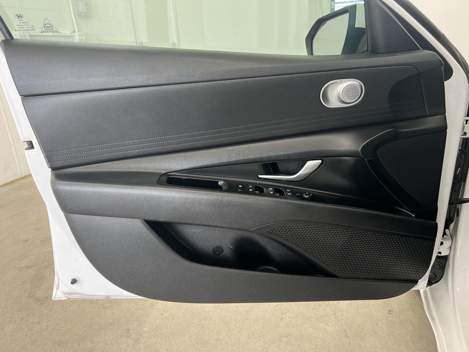 Used 2023 Quartz White Hyundai SEL image 11