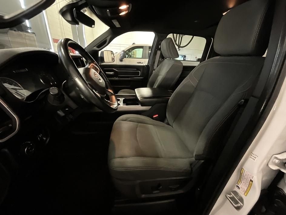 Used 2022 White Ram Big Horn image 4