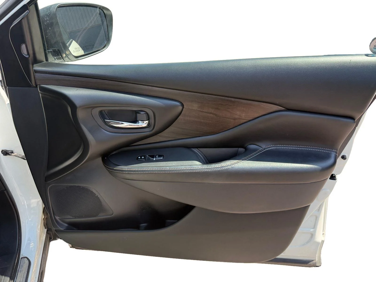 Used 2022 WHIE Nissan Platinum image 15