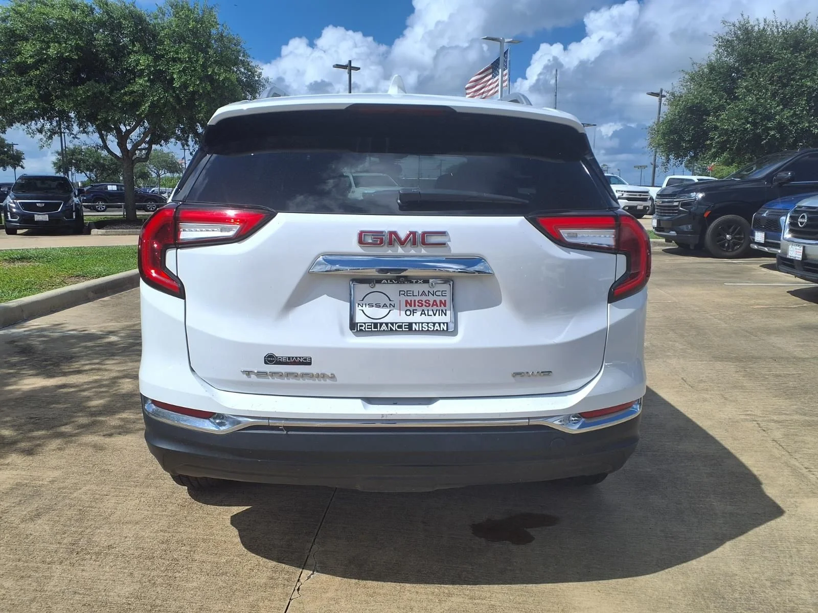 Used 2024 White GMC SLT image 6