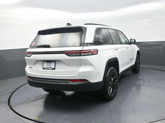 New 2026 Bright White Clear-Coat Exterior Paint Jeep Laredo Altitude image 9