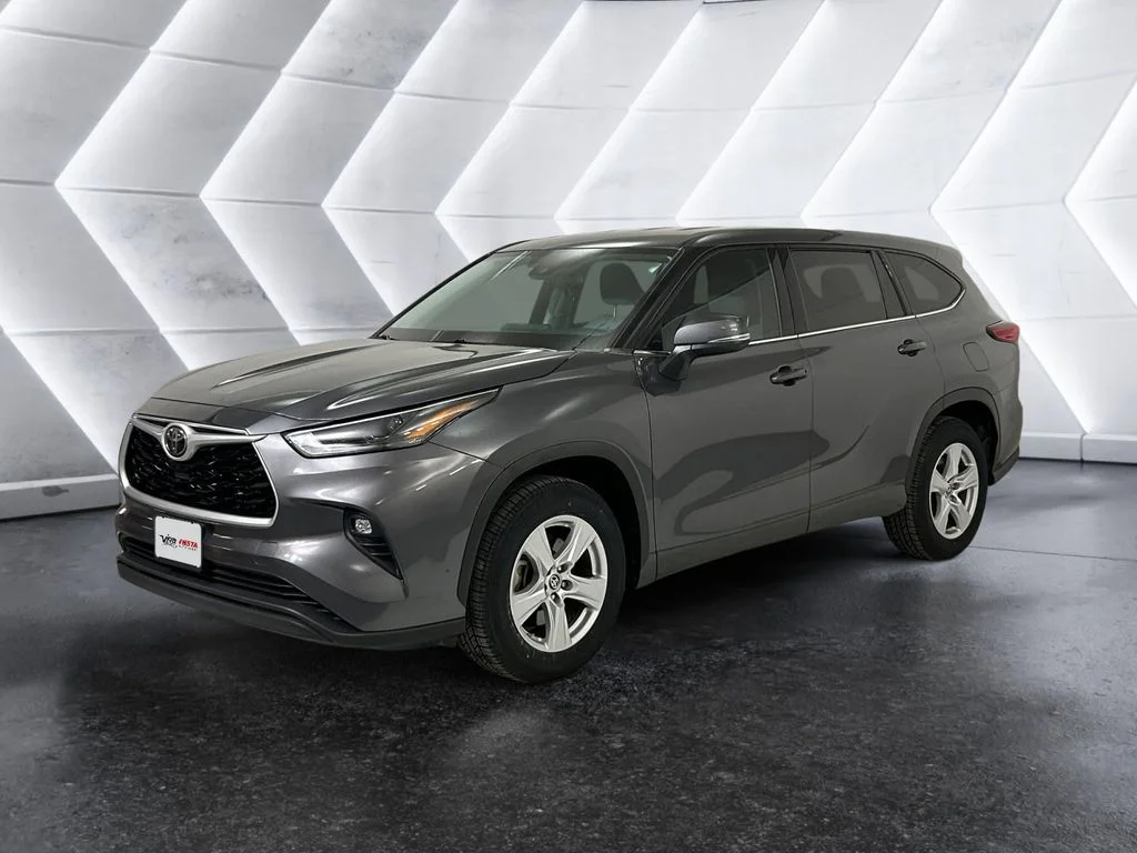 Used 2022 Gray Toyota LE image 3