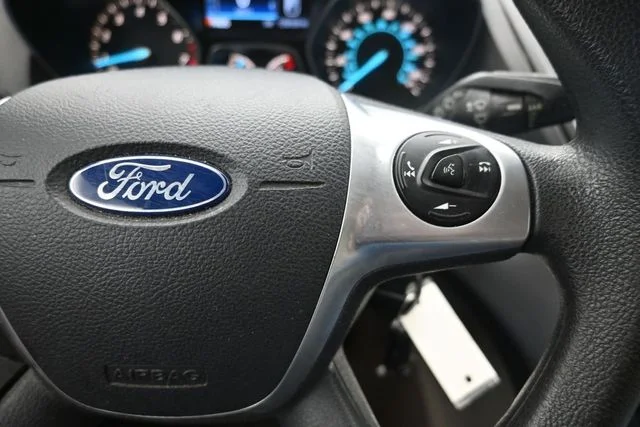Used 2016 Orange Ford SE image 26