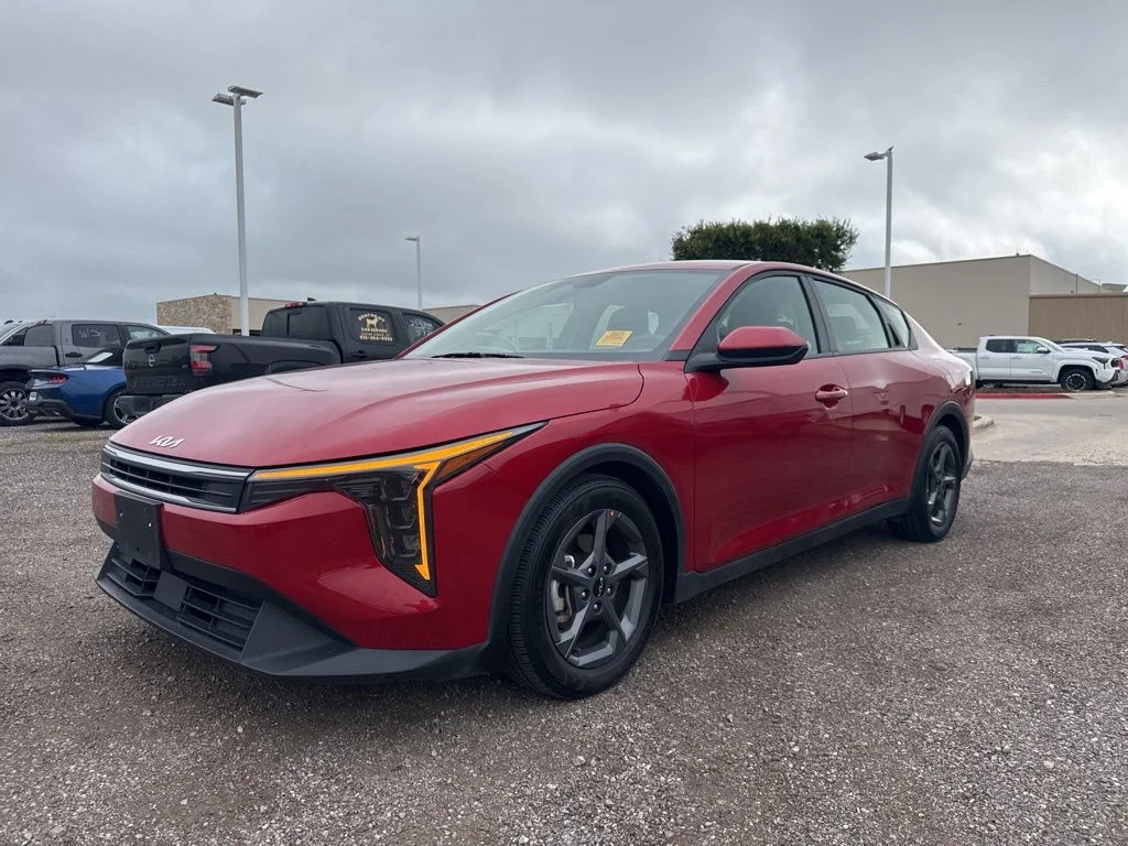 2025 Kia K4 LXS AT's photo