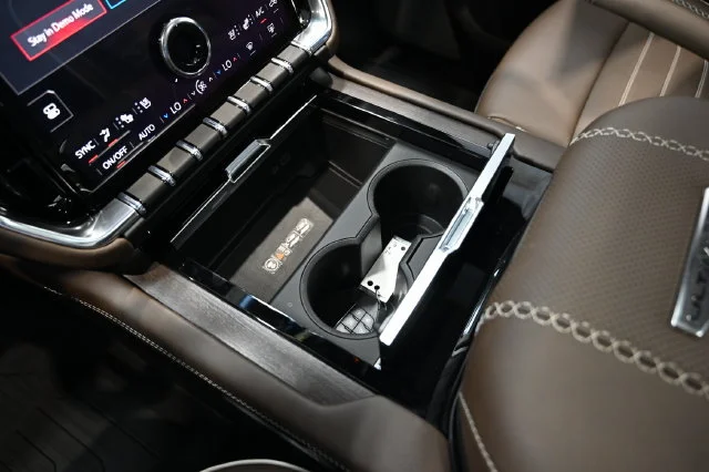 2026 GMC Yukon XL Denali Ultimate - Photo 24