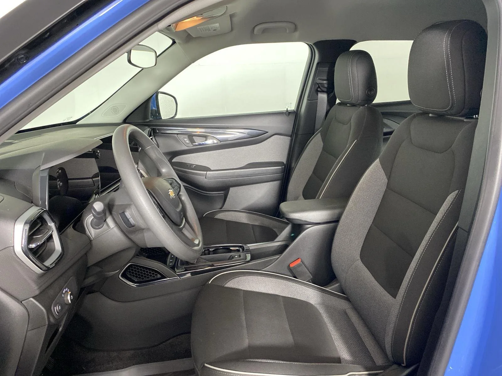 Used 2024 Fountain Blue Chevrolet LT image 10