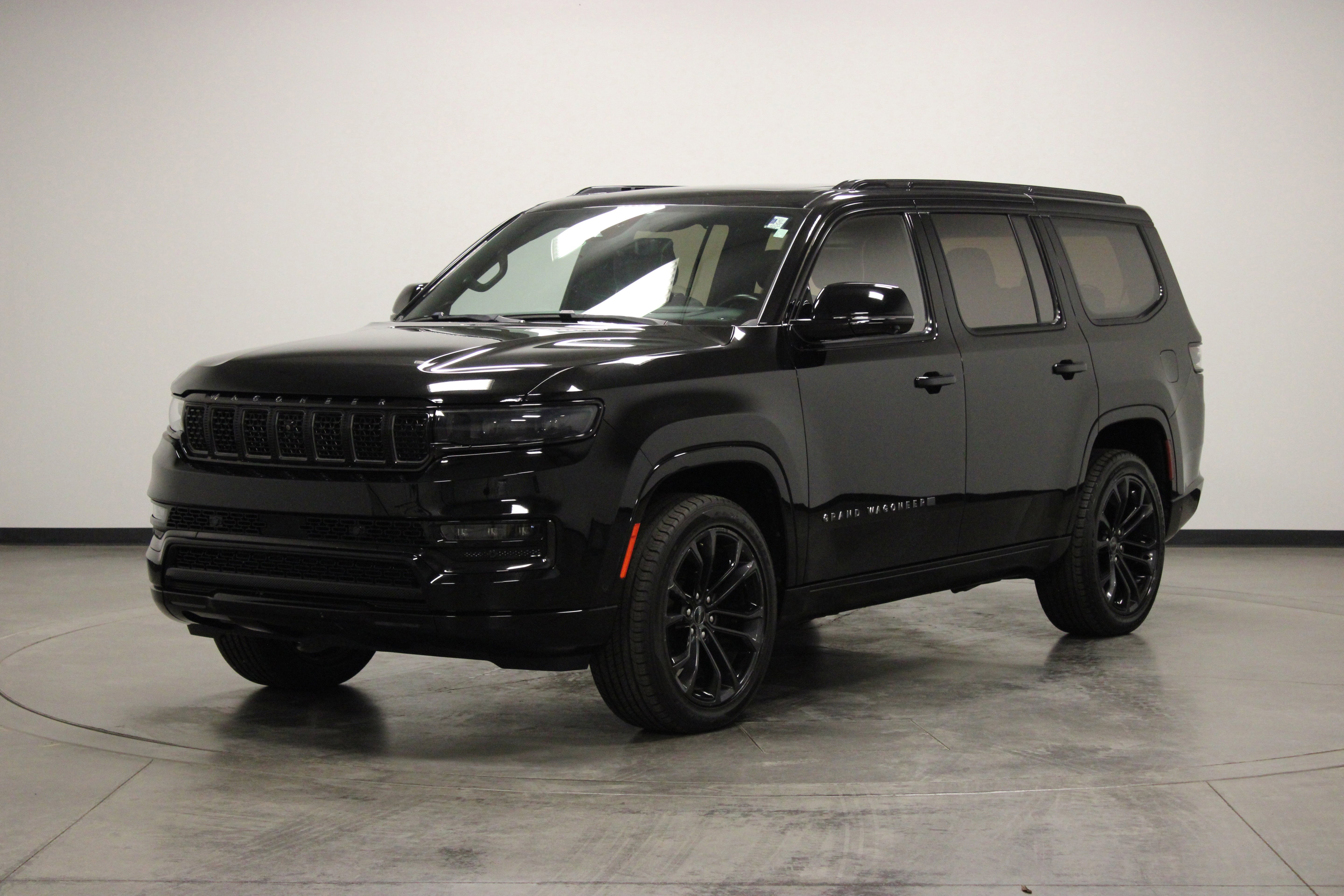 Used 2023 Diamond Black Crystal Pearlcoat Jeep Series II image 4