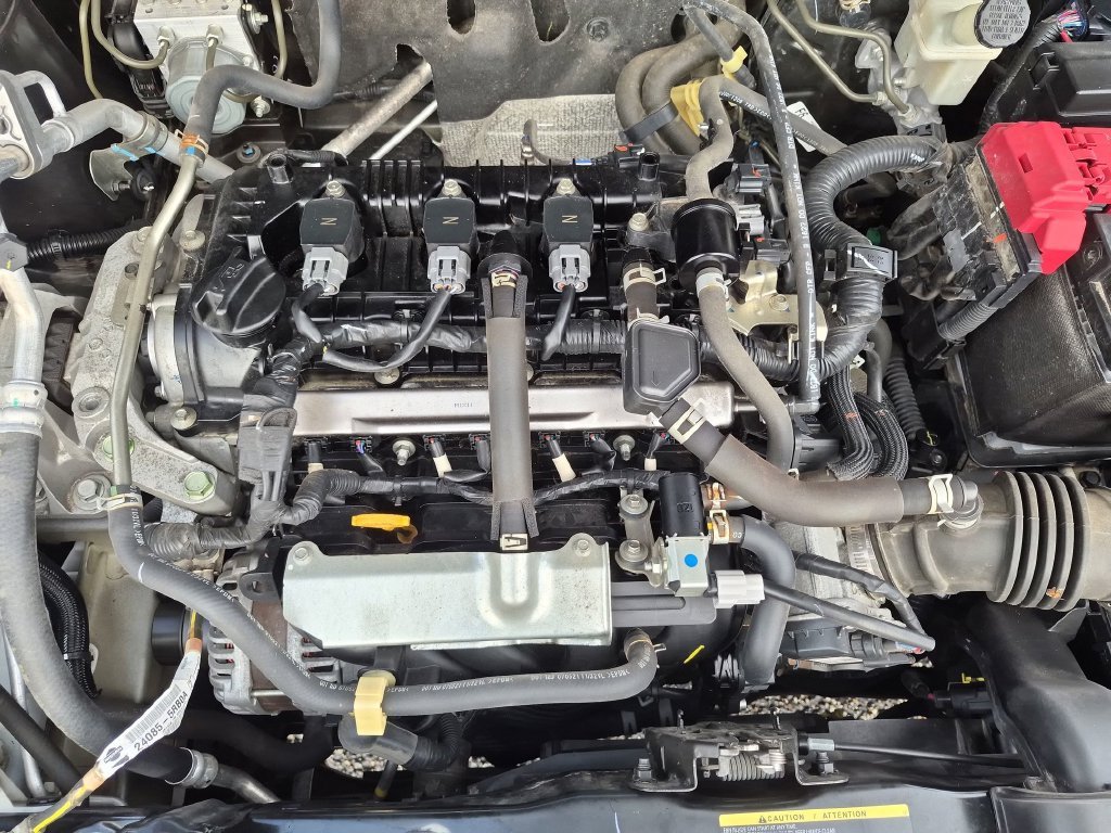 Used 2021 Gray Nissan S image 13