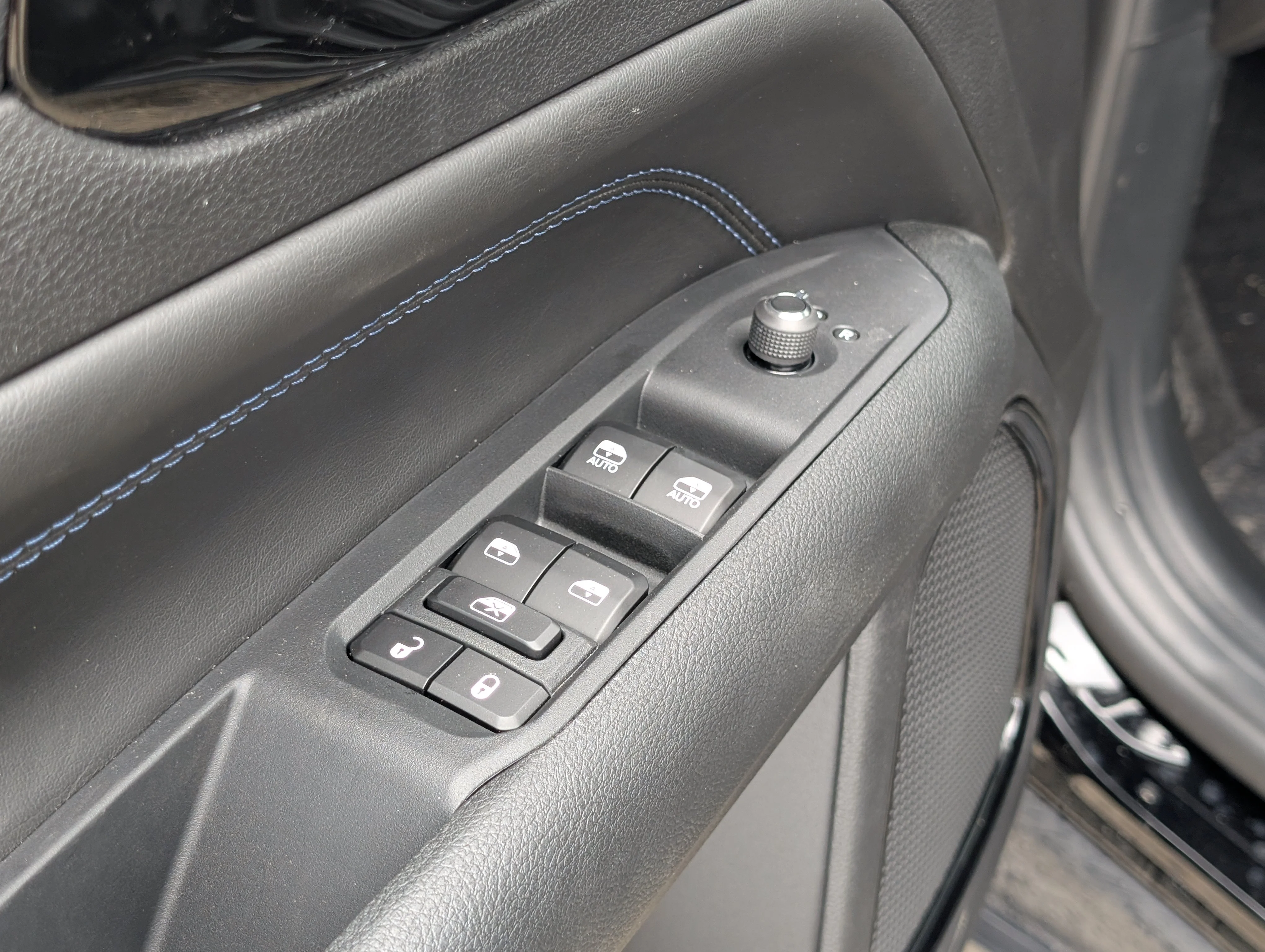 New 2026 Diamond Black Crystal Pearl Jeep North image 18