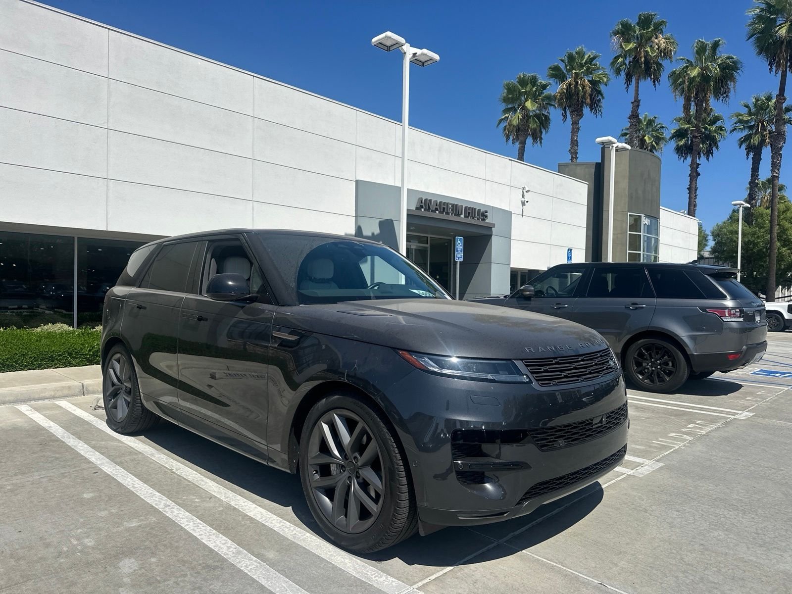 Used 2026  Land Rover SE image 2