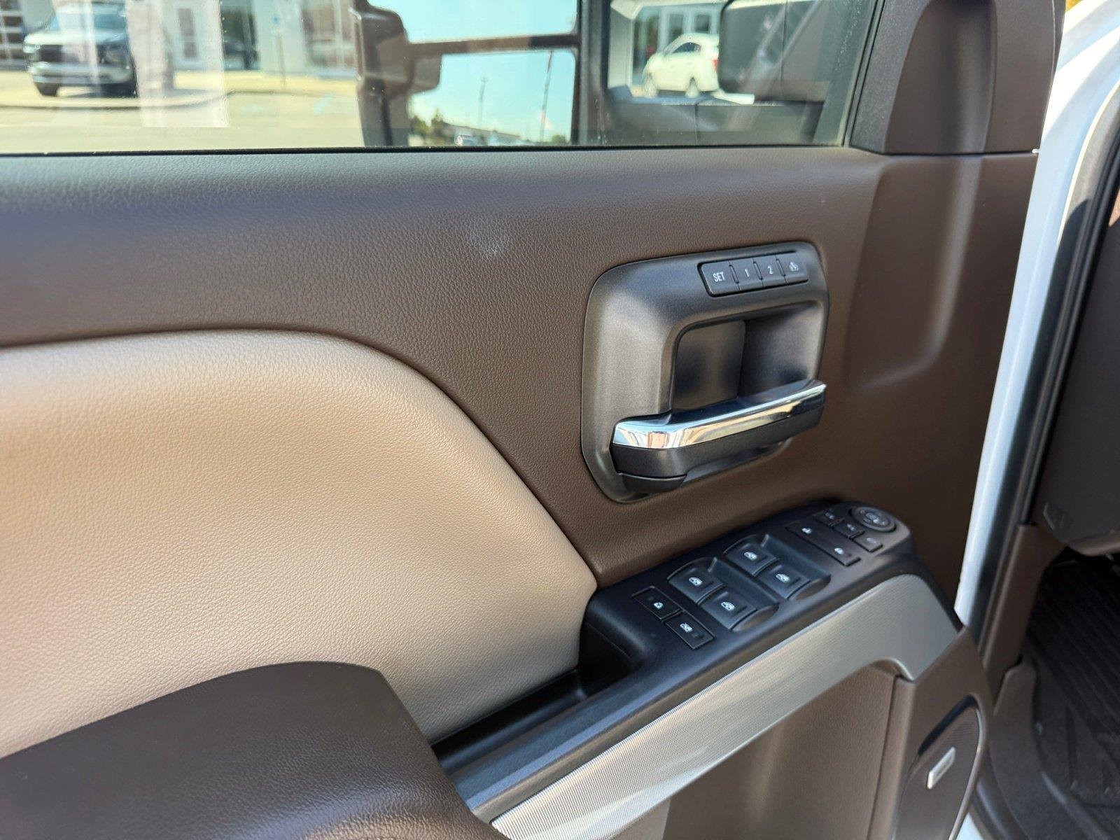 Used 2019 Iridescent Pearl Tricoat Chevrolet LTZ image 14