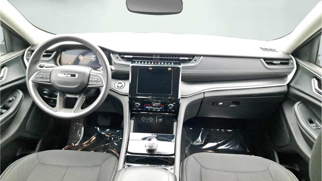 Used 2023 White Jeep Laredo image 17
