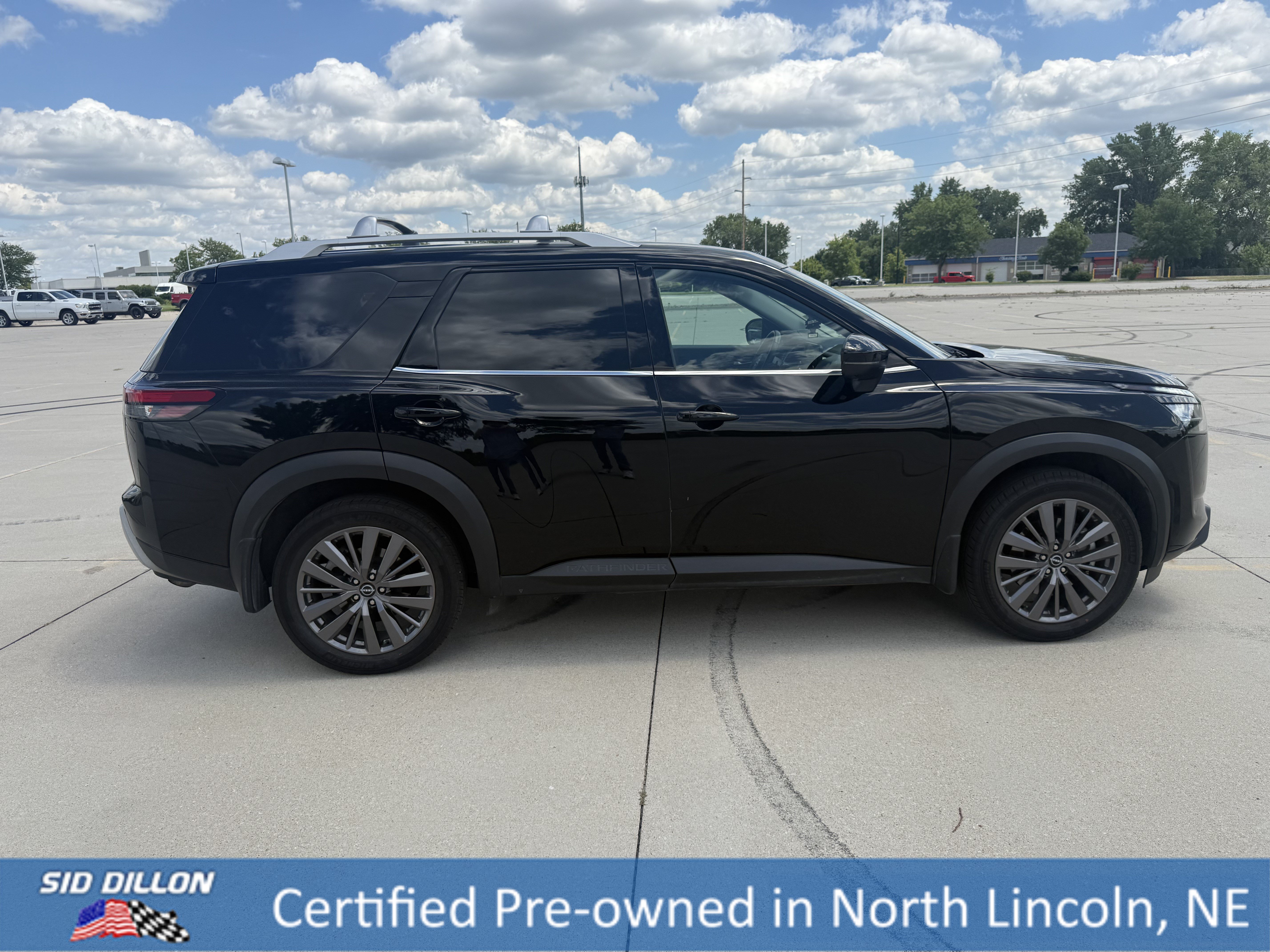Used 2023 Super Black Nissan SL image 3