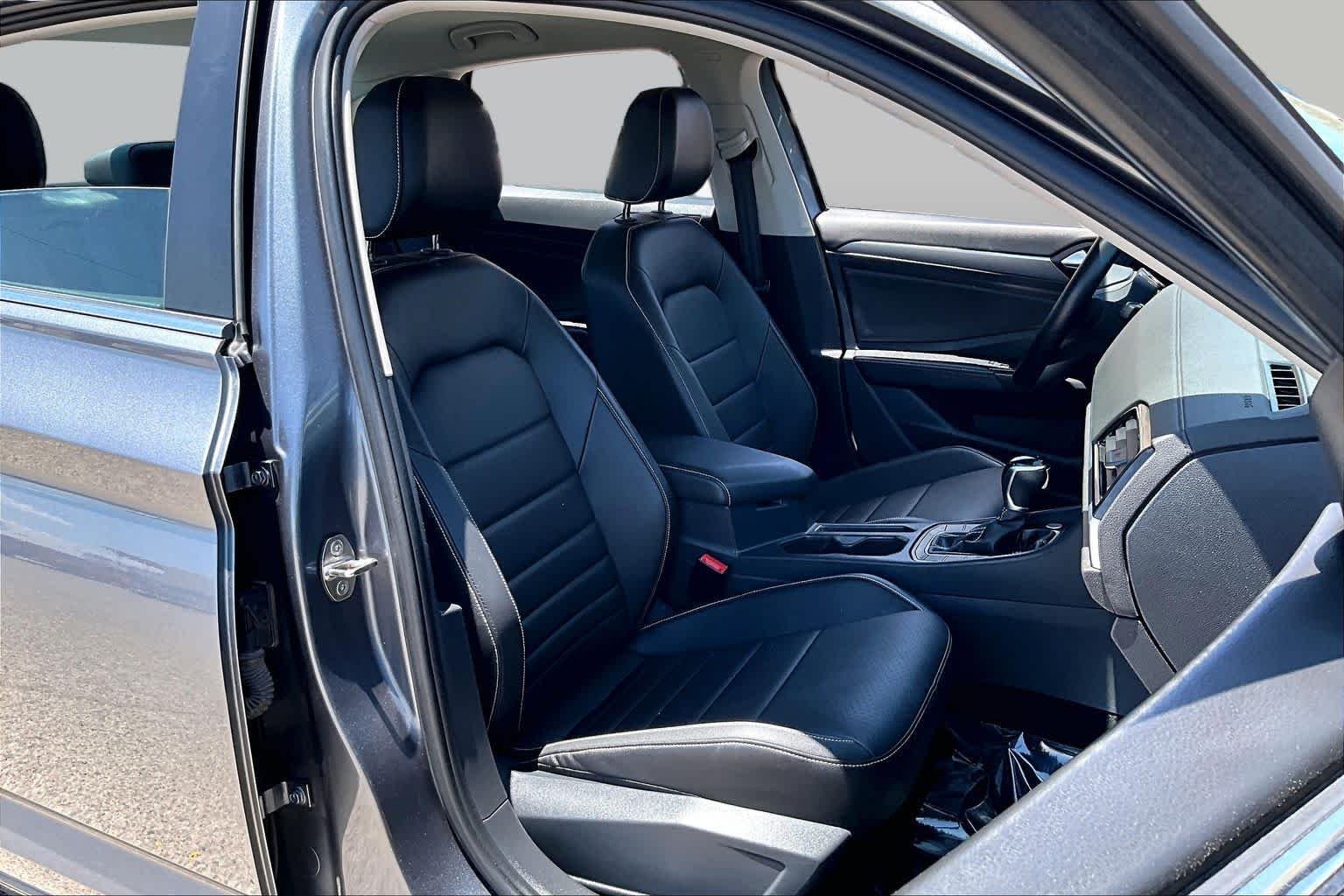 Used 2024 Platinum Gray Metallic Volkswagen SE image 8