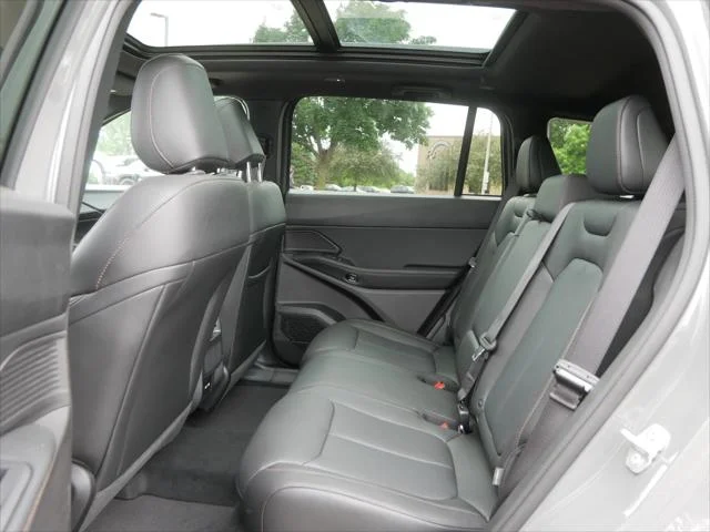 New 2026 Sting-Gray Clear-Coat Exterior Paint Jeep Limited image 7