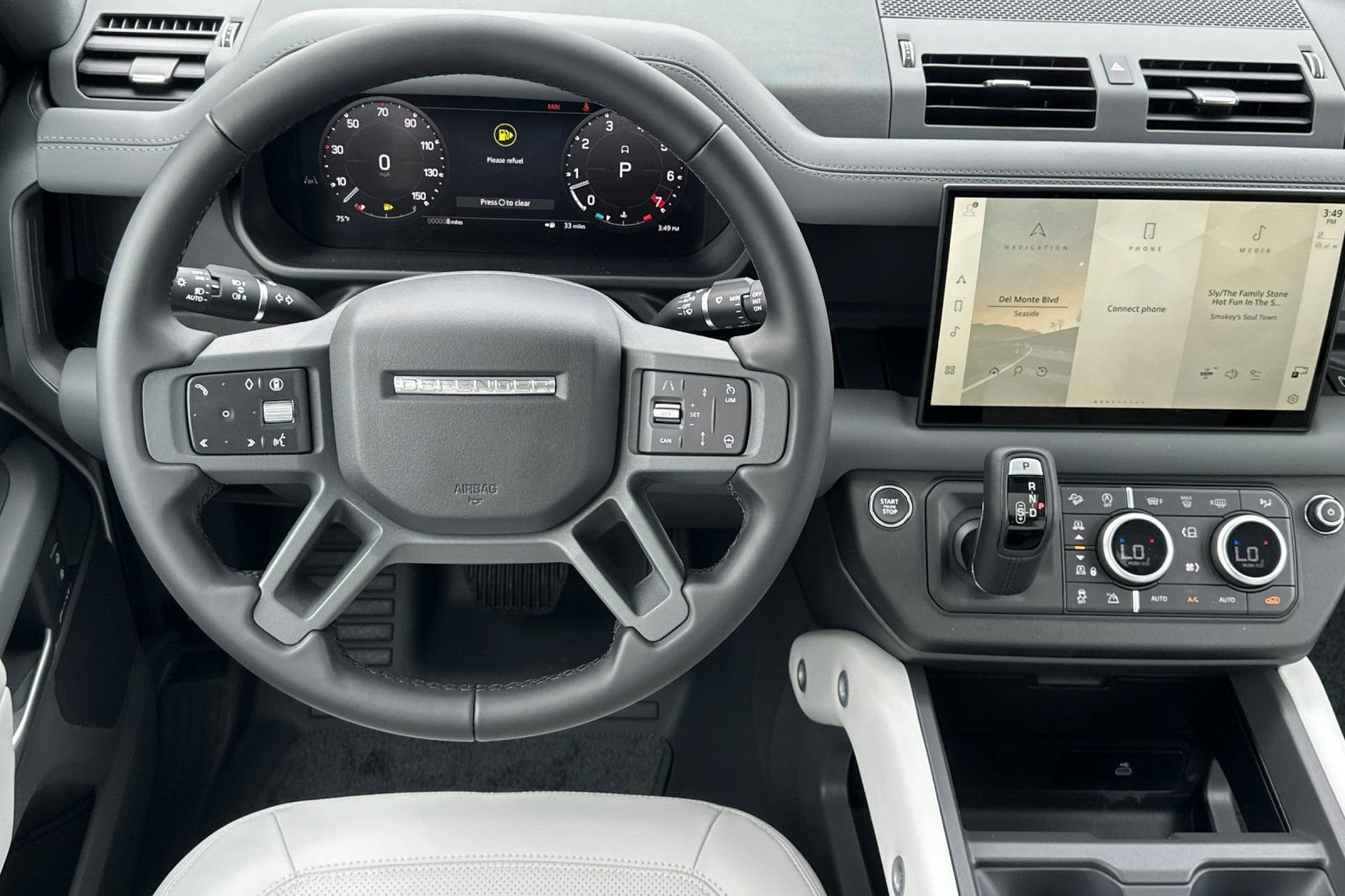 Used 2025  Land Rover S image 14