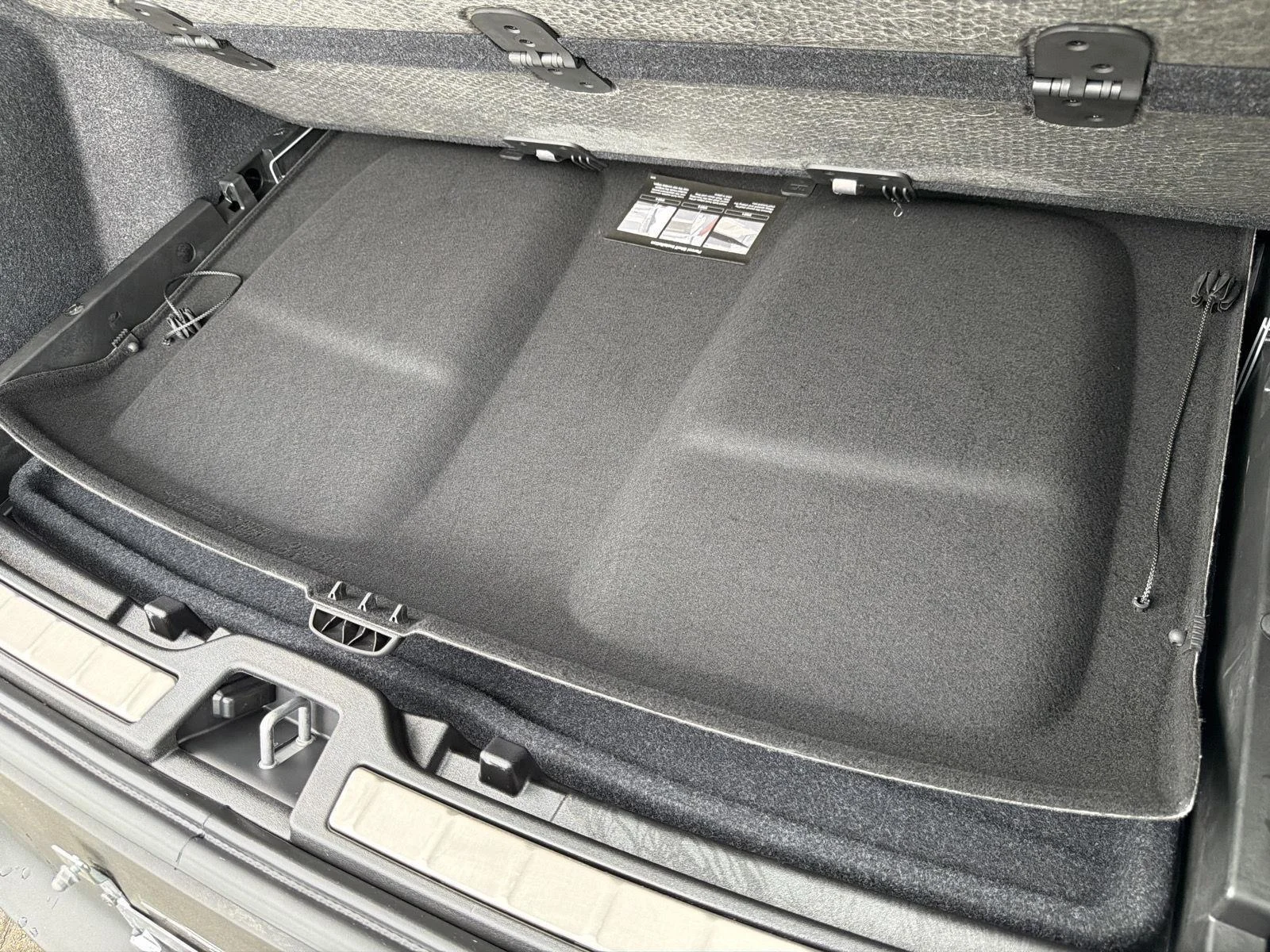 Used 2024 Vapor Grey Metallic Volvo Ultimate Bright Theme image 44