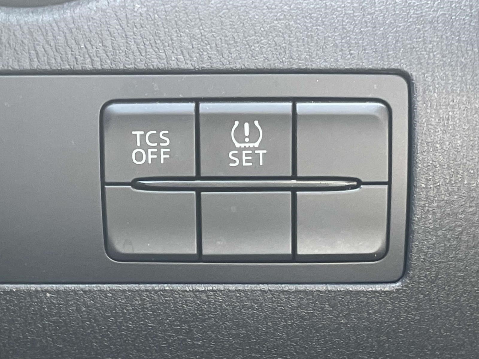Used 2016 Silver Mazda Sport image 17