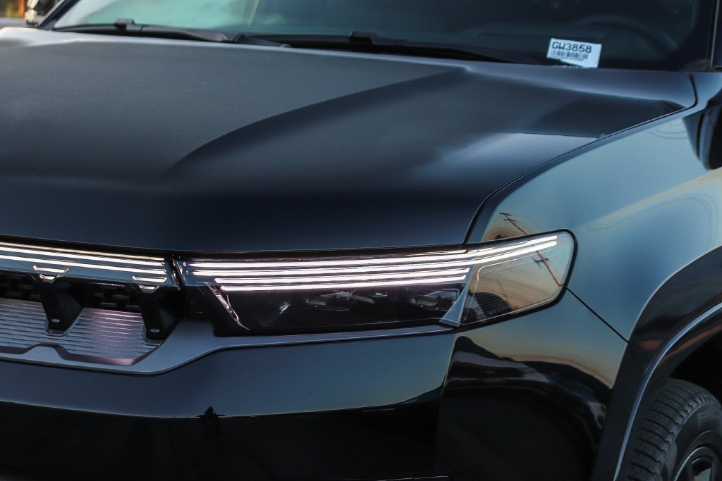 New 2026 Black Jeep Summit Obsidian image 5