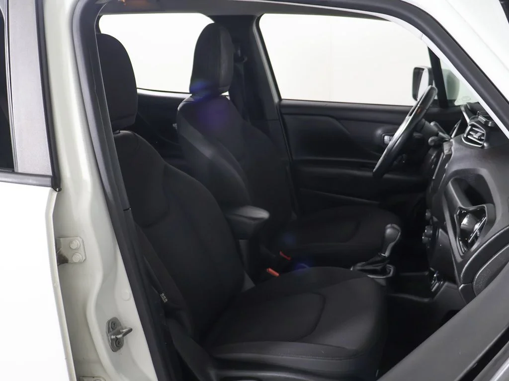 Used 2018 White Jeep Latitude image 23
