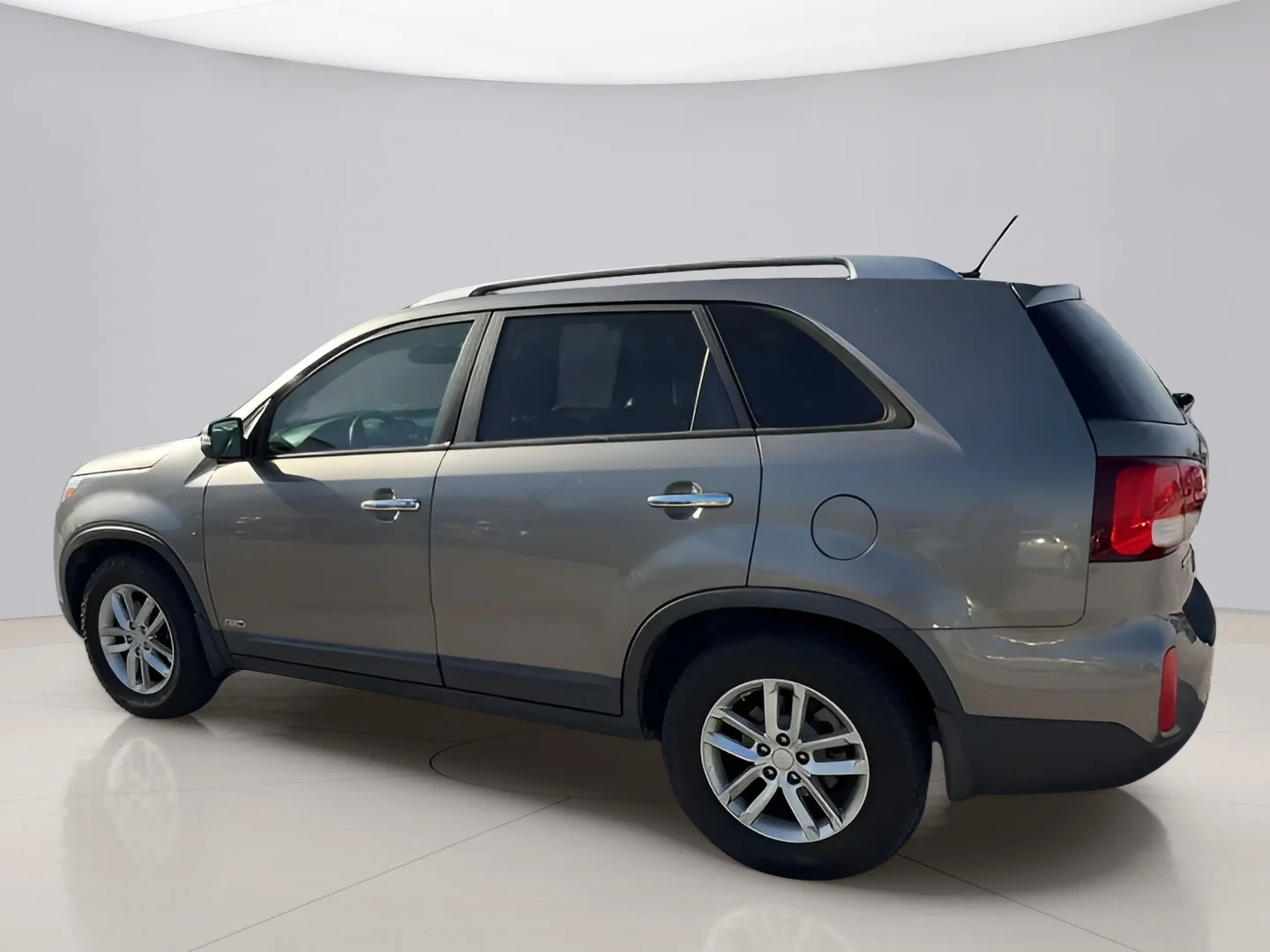 Used 2015 Gray Kia LX V6 AWD image 7