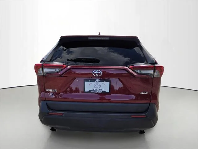 Used 2025 Ruby Flare Pearl Toyota XLE image 4