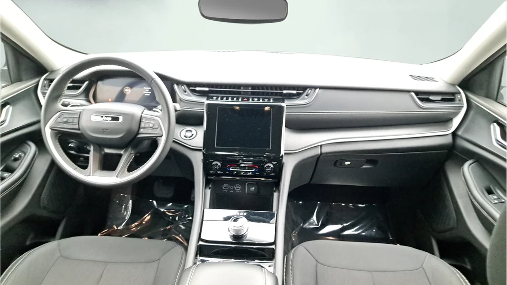 Used 2023 White Jeep Laredo image 17