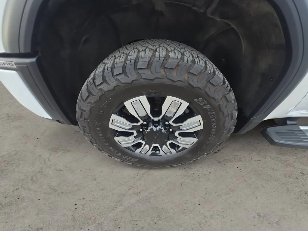 Used 2024 White Frost Tricoat GMC Denali image 9