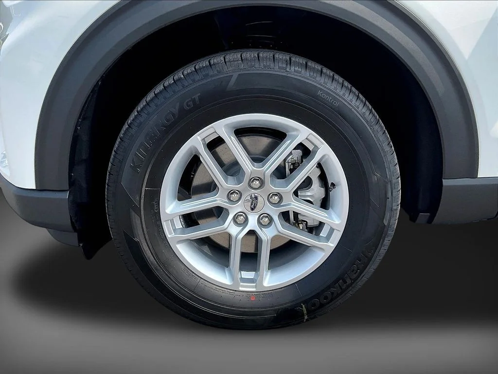New 2026 Star White Metallic Tri-Coat Ford Active image 13