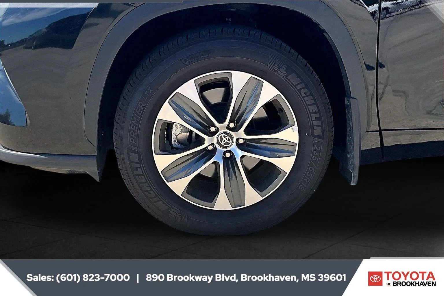 Used 2026 Midnight Black Metallic Toyota XLE image 7