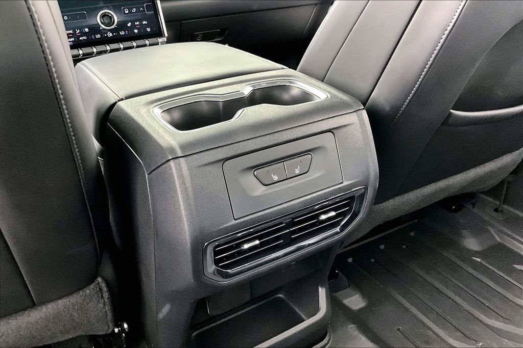 Used 2025 White GMC Denali image 9